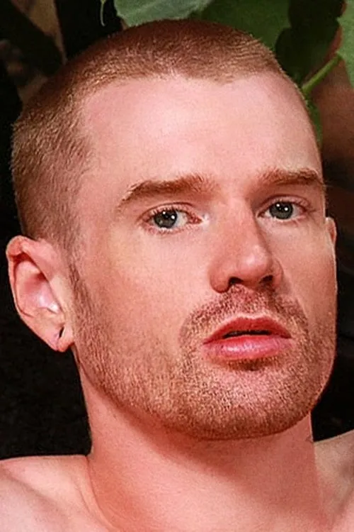 Seb Evans interpretando a 