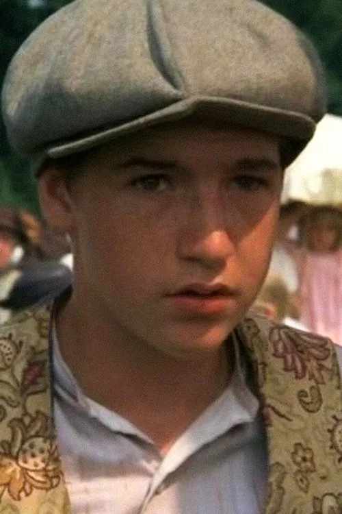 Sebastian Håkansson interpretando a Alexander