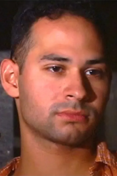 Sebastian Jaymz interpretando a 