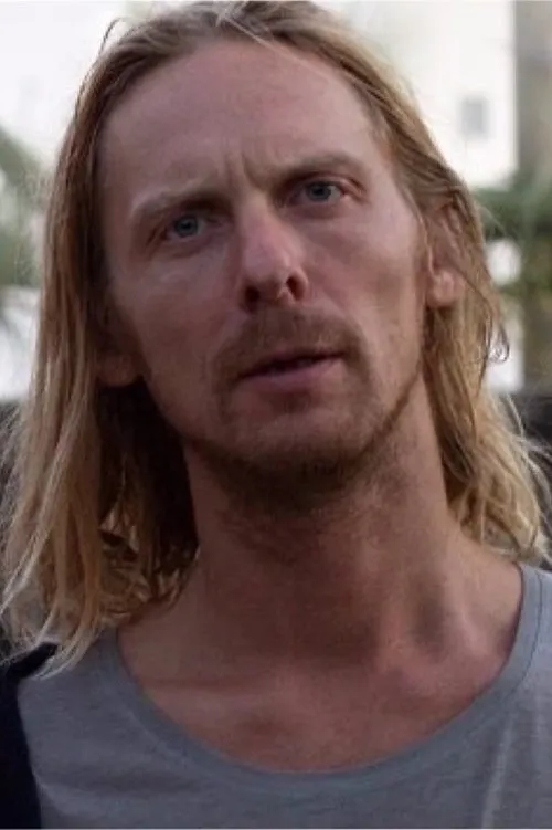 Sebastian Maschat interpretando a Himself