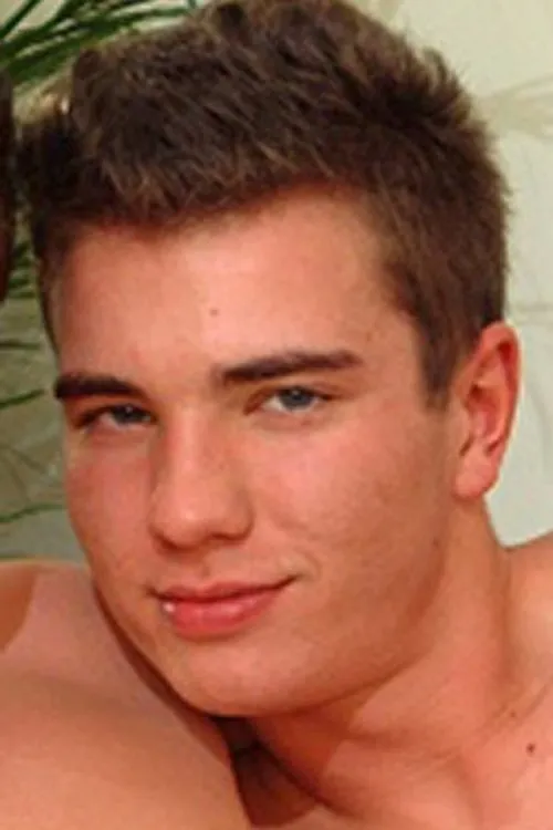 Sebastian Polner interpretando a 