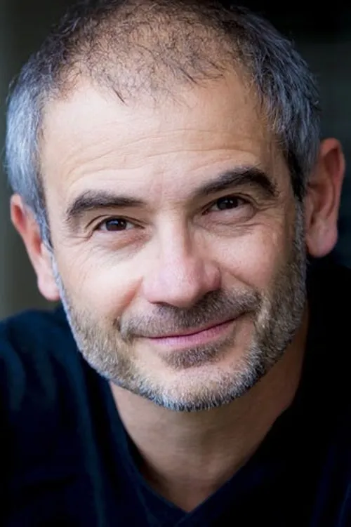 Sebastien Bihi interpretando a Richard