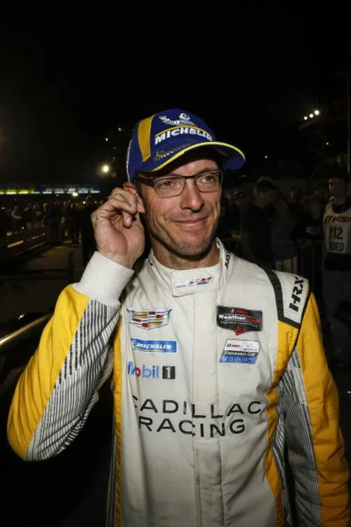 Sébastien Bourdais interpretando a Self