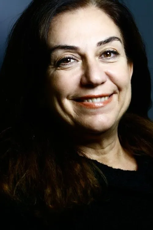 Şebnem Dilligil interpretando a Aynur