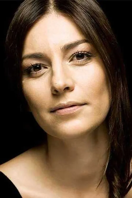 Seda Akman interpretando a