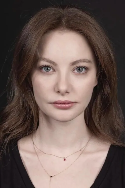 Sedef Şahin interpretando a 