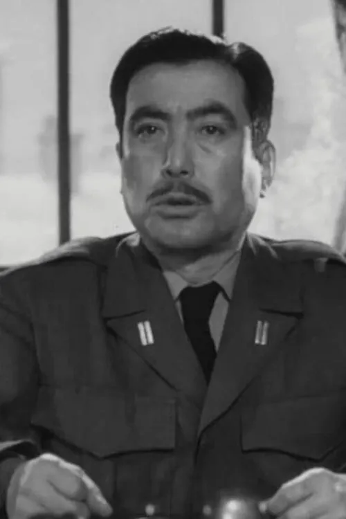 Seijirô Onda interpretando a 