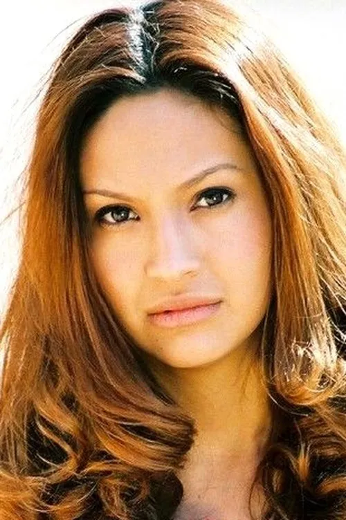 Selena Luv interpretando a (as Leah)