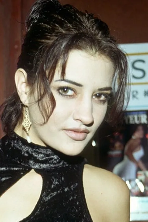 Selena interpretando a Secretary