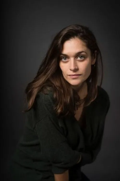 Sélène Assaf interpretando a Lucile