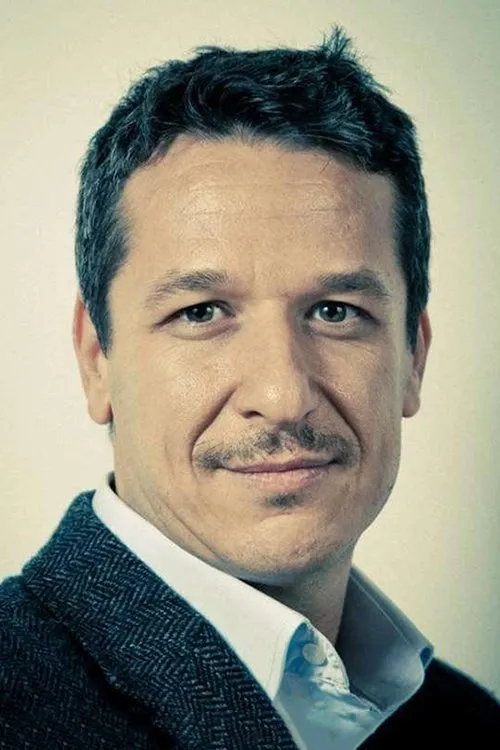 Şencan Güleryüz interpretando a