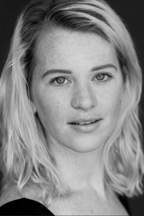 Serai Ballmann interpretando a 