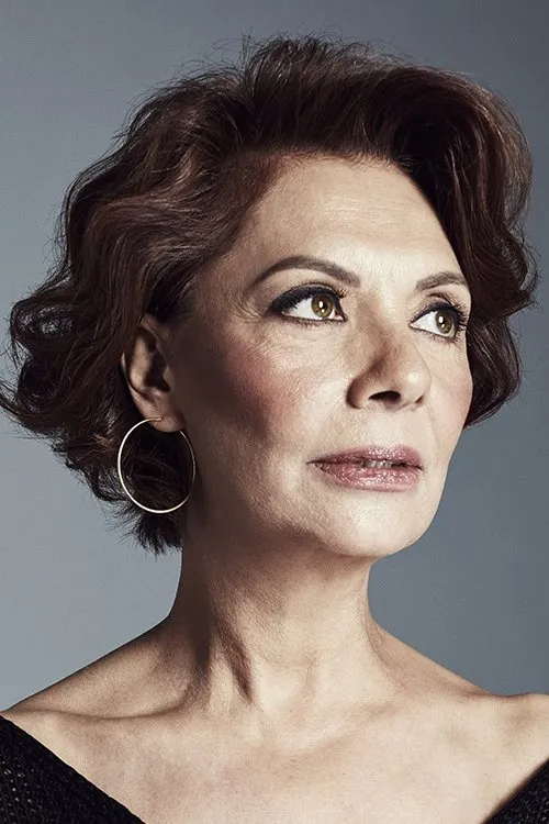 Aysegül Aldinç ha trabajado con Serap Aksoy en 1 ocasiones