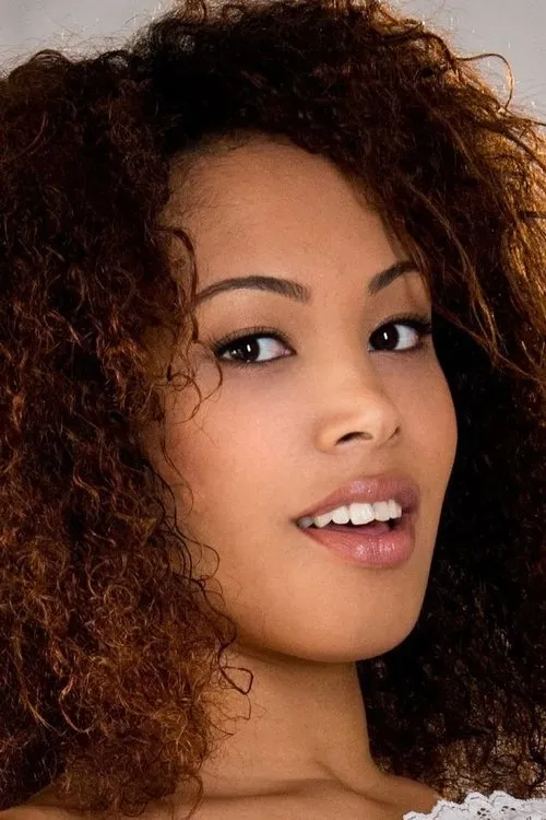 Serena Ali interpretando a 