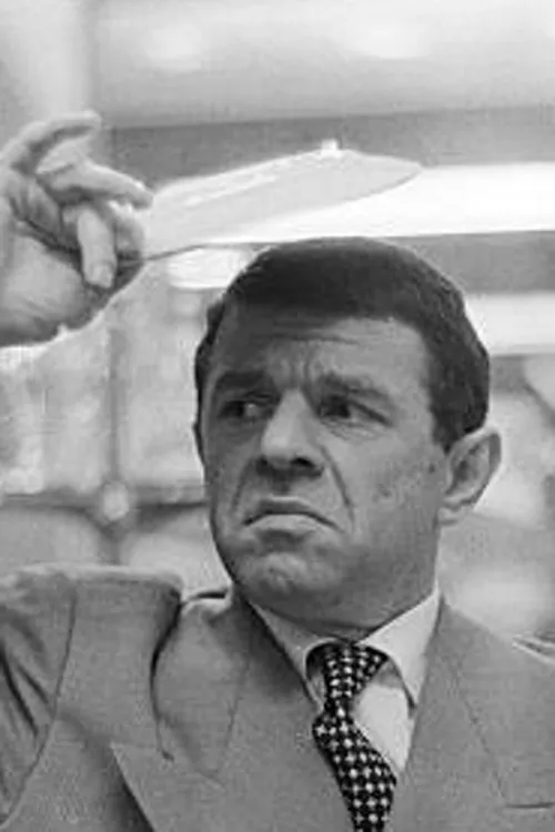 Serge Davri interpretando a 