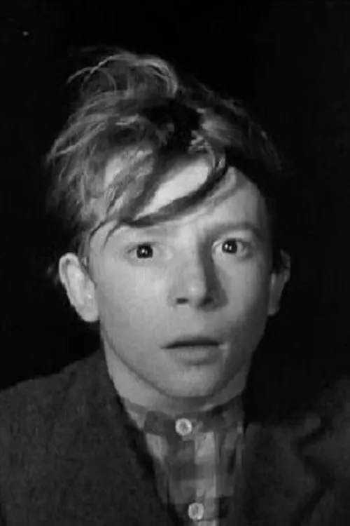 Serge Grave interpretando a Corentin