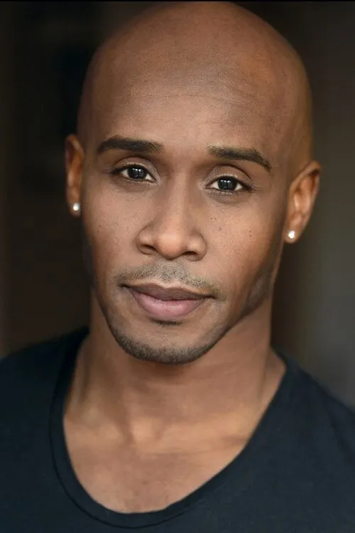 Serge Thony interpretando a Carlos