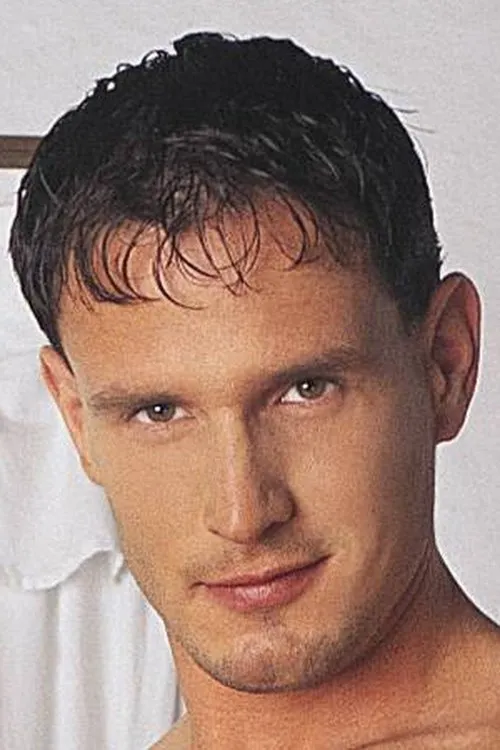 Serge Timar interpretando a 