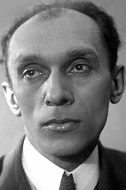 ????????? ?????????? ha trabajado con Sergei Karnovich-Valua en 4 ocasiones