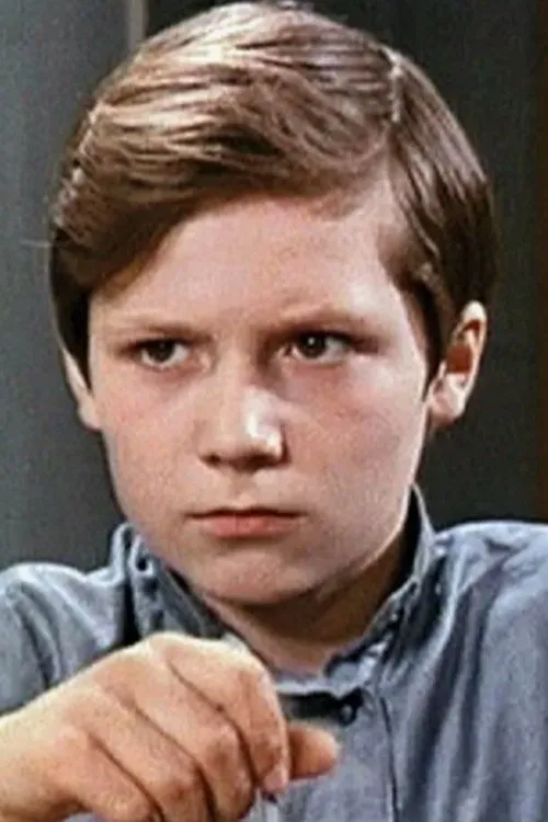 Sergei Shevkunenko interpretando a Misha Polyakov