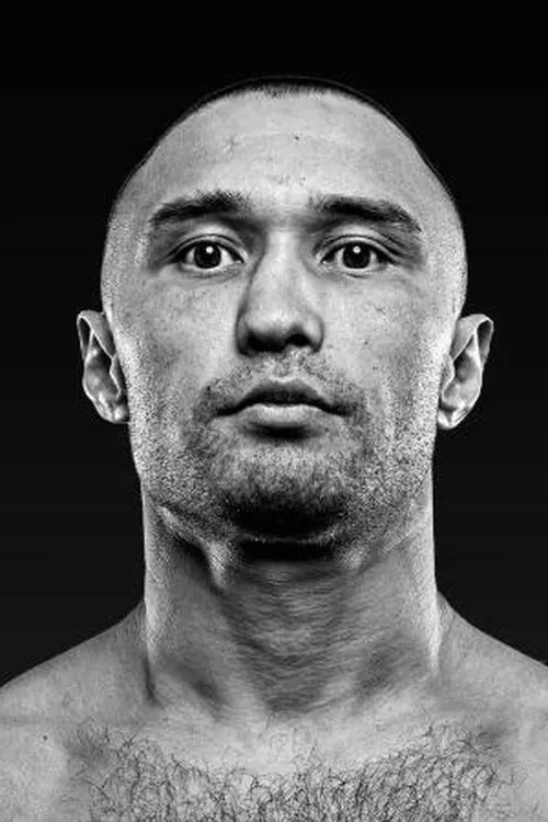 Sergey Lipinets interpretando a Self