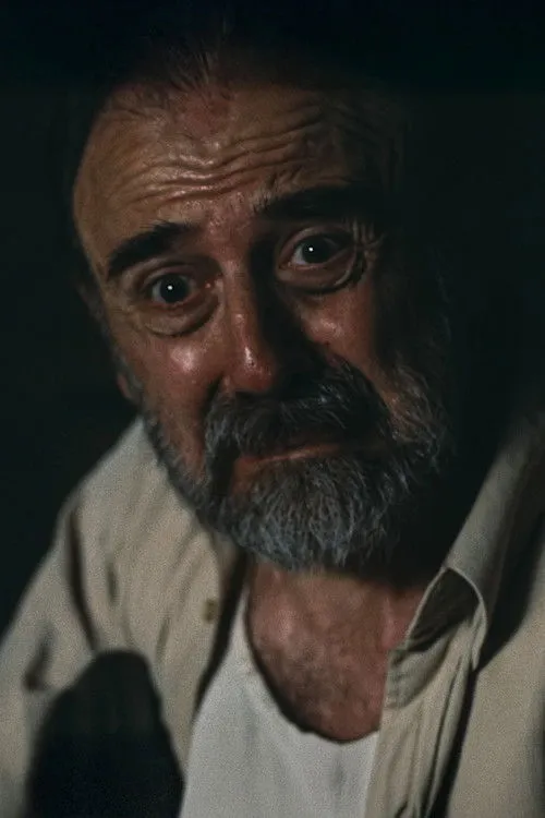 Sergio D'Angelo interpretando a Ciro il sagrestano