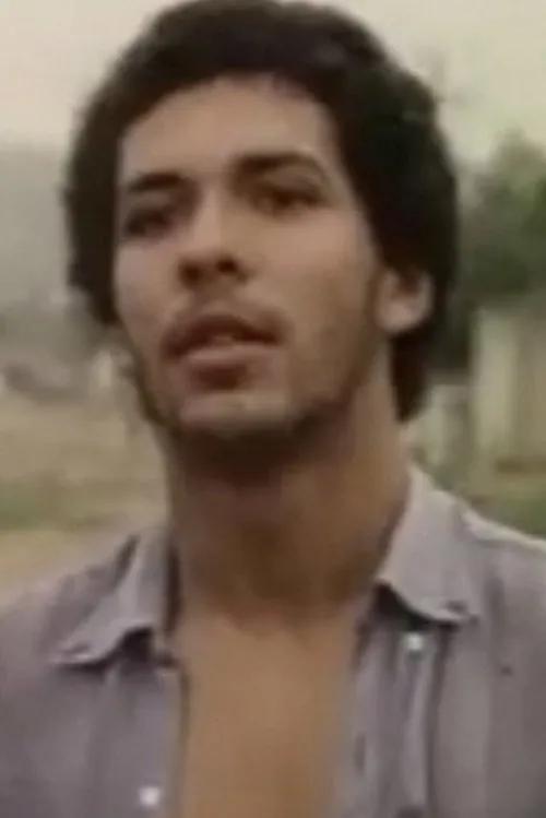 Sérgio Guterres interpretando a 