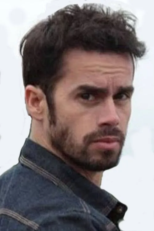 Sergio Podeley interpretando a Gris