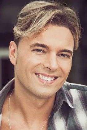 Sergio Rossi interpretando a Thomas Royle