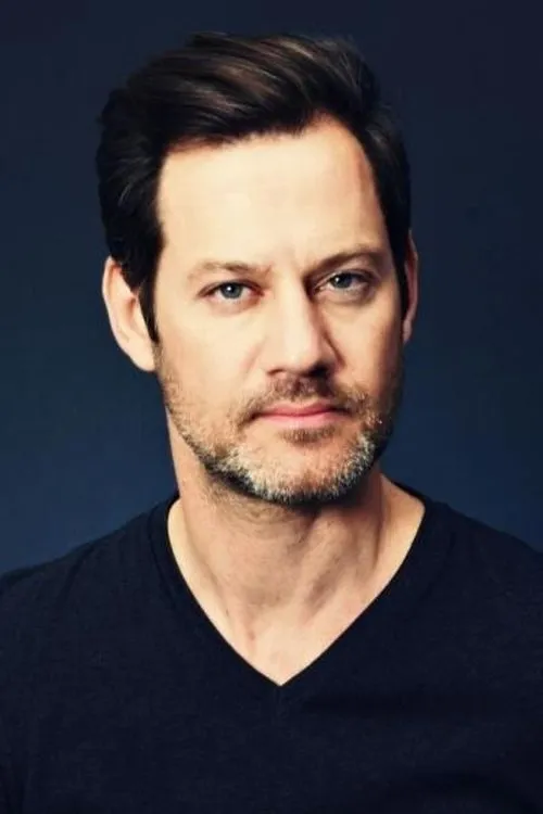 Serhat Sümer interpretando a 