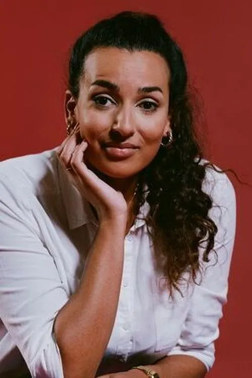 Serine Ayari interpretando a Céline