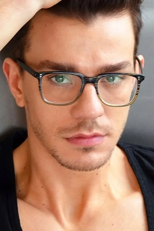 Seth Roberts interpretando a 