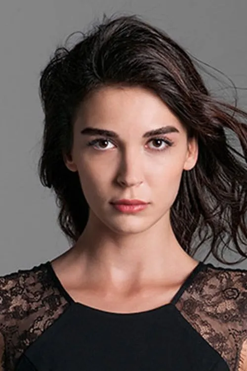 Sevcan Yaşar interpretando a Aysun