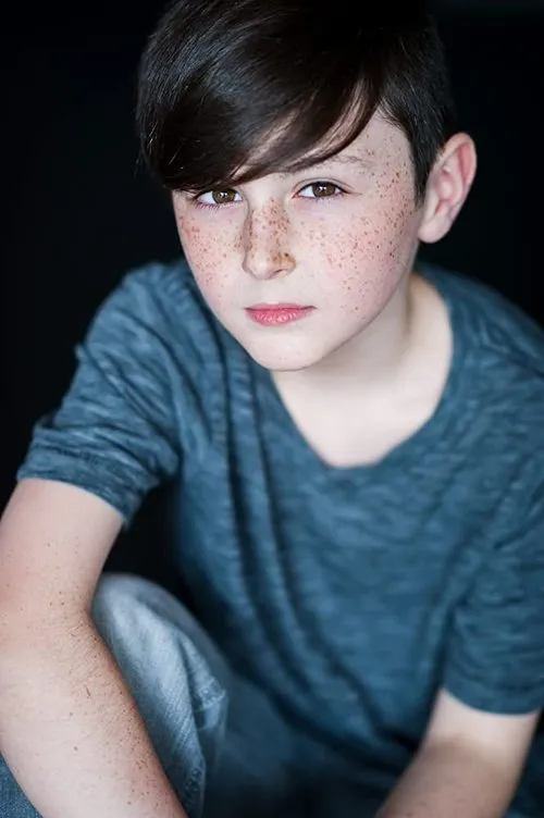 Shaia Lipnik interpretando a Ghost Kid