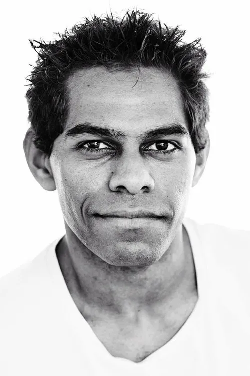 Shaka Cook interpretando a Waru Banganha