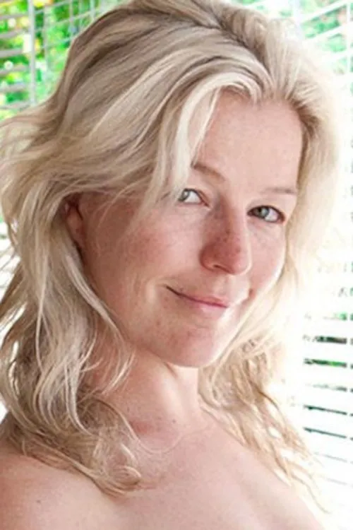 Nina Dove ha trabajado con Shakira May en 1 ocasiones