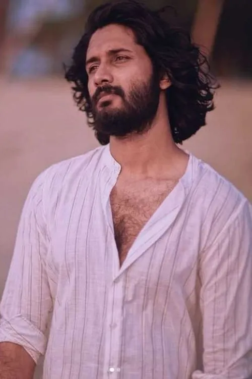 Akshaya Udhayakumar ha trabajado con Shambu Menon en 1 ocasiones