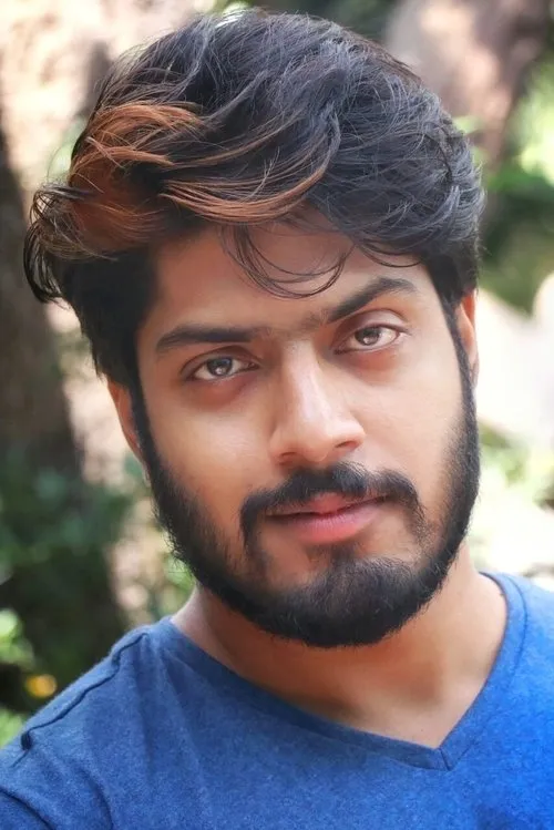 Shan Sharif Khan interpretando a Pavan Sharma