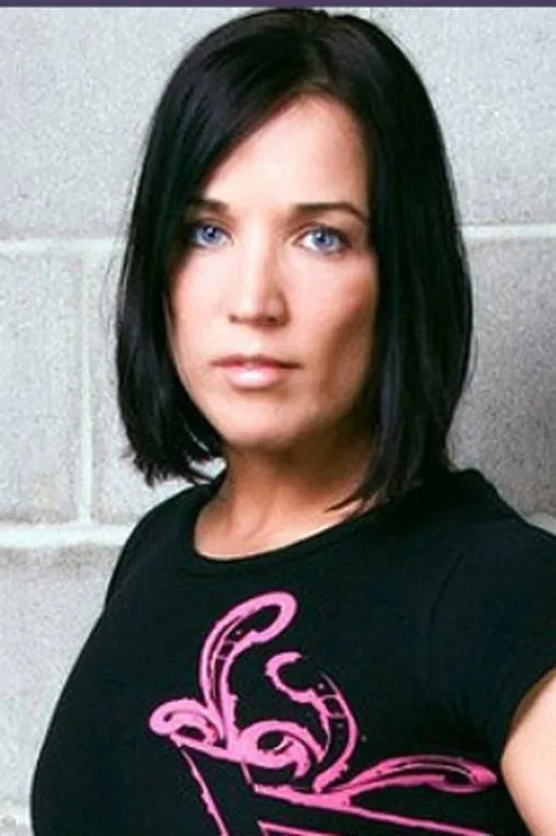 Shana Nelson interpretando a Self