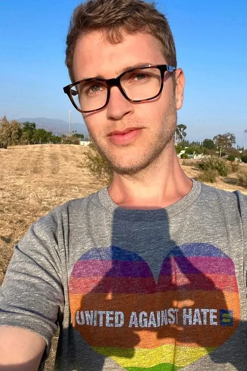 Shane Bitney Crone interpretando a Himself