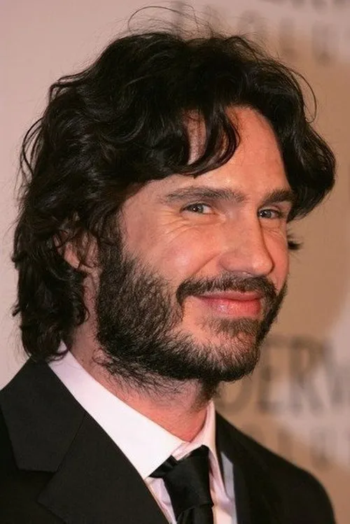 Shane Brolly interpretando a Kraven