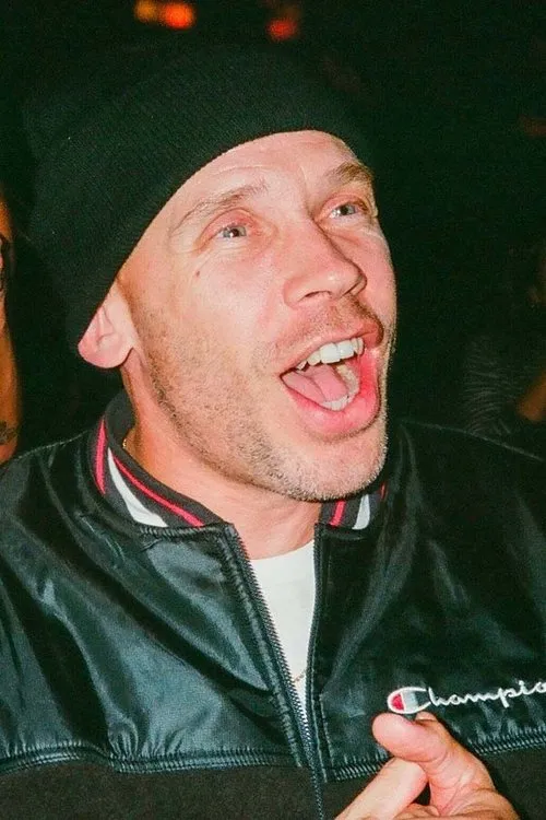 Shane Heyl interpretando a Himself