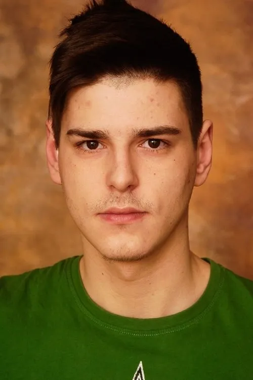 Shane Hirch interpretando a 