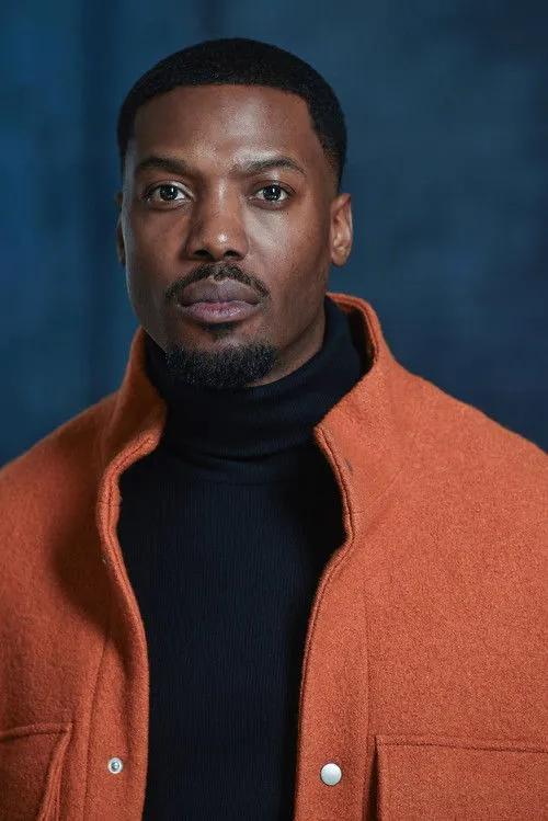 Shane Marriott interpretando a Dorian Graham