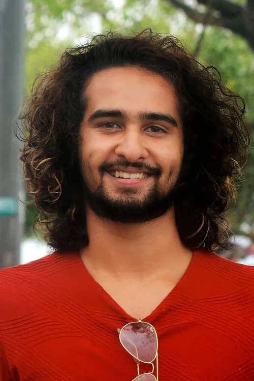 Shane Nigam interpretando a Irfan