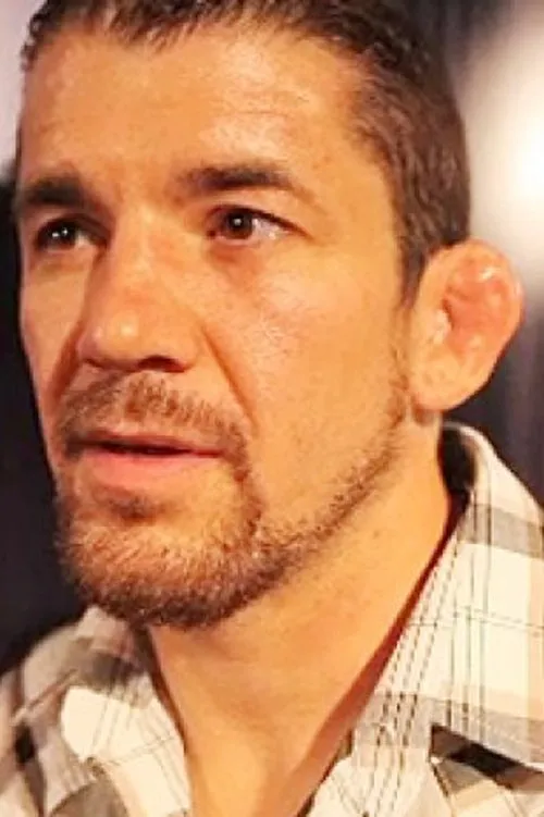 Shane Roller interpretando a Self