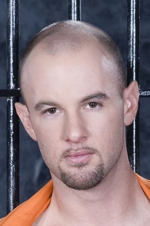 Shane Rollins interpretando a 