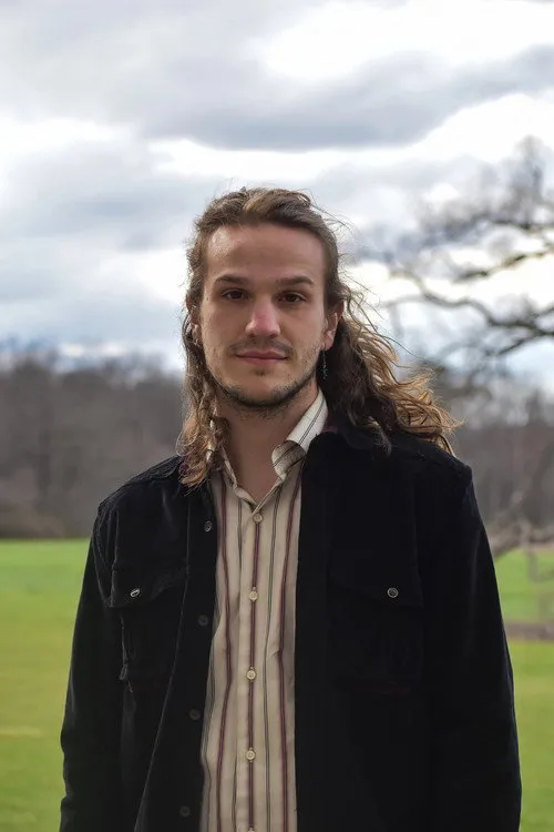 Shane Troxell interpretando a Ryan