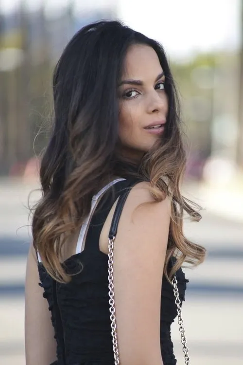 Shani Atias interpretando a Beth