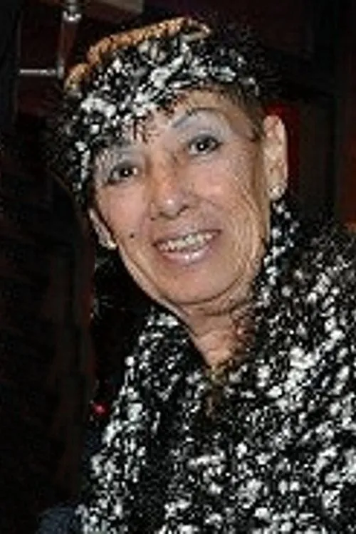 Tura Satana ha trabajado con Shanti en 3 ocasiones